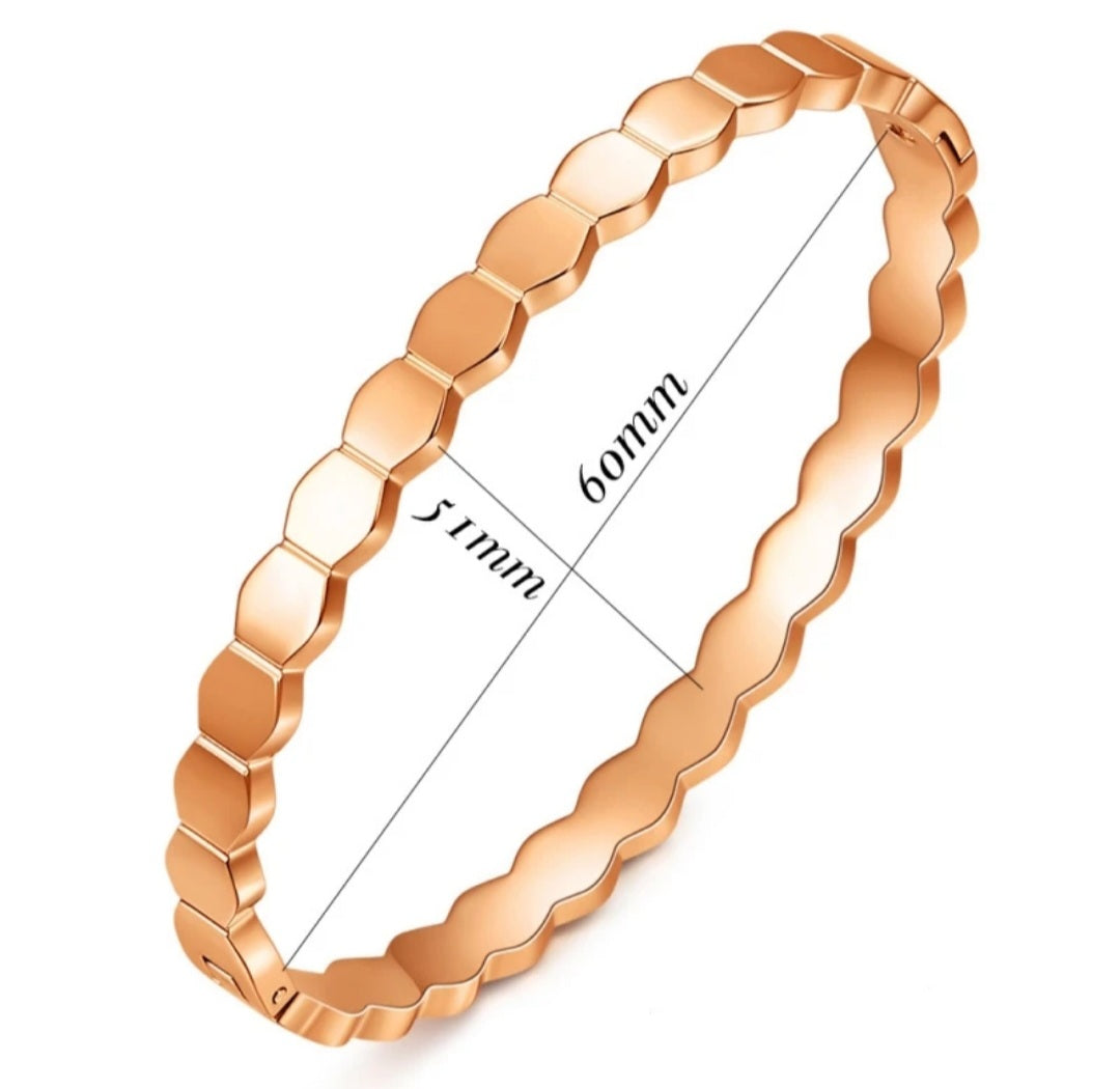 Elegant hexagon armband