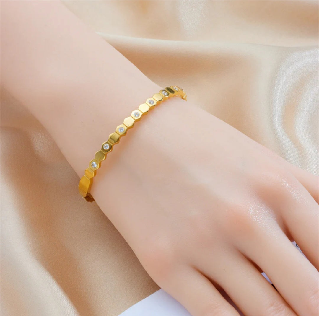 Stijlvol hexagon armband met zircon