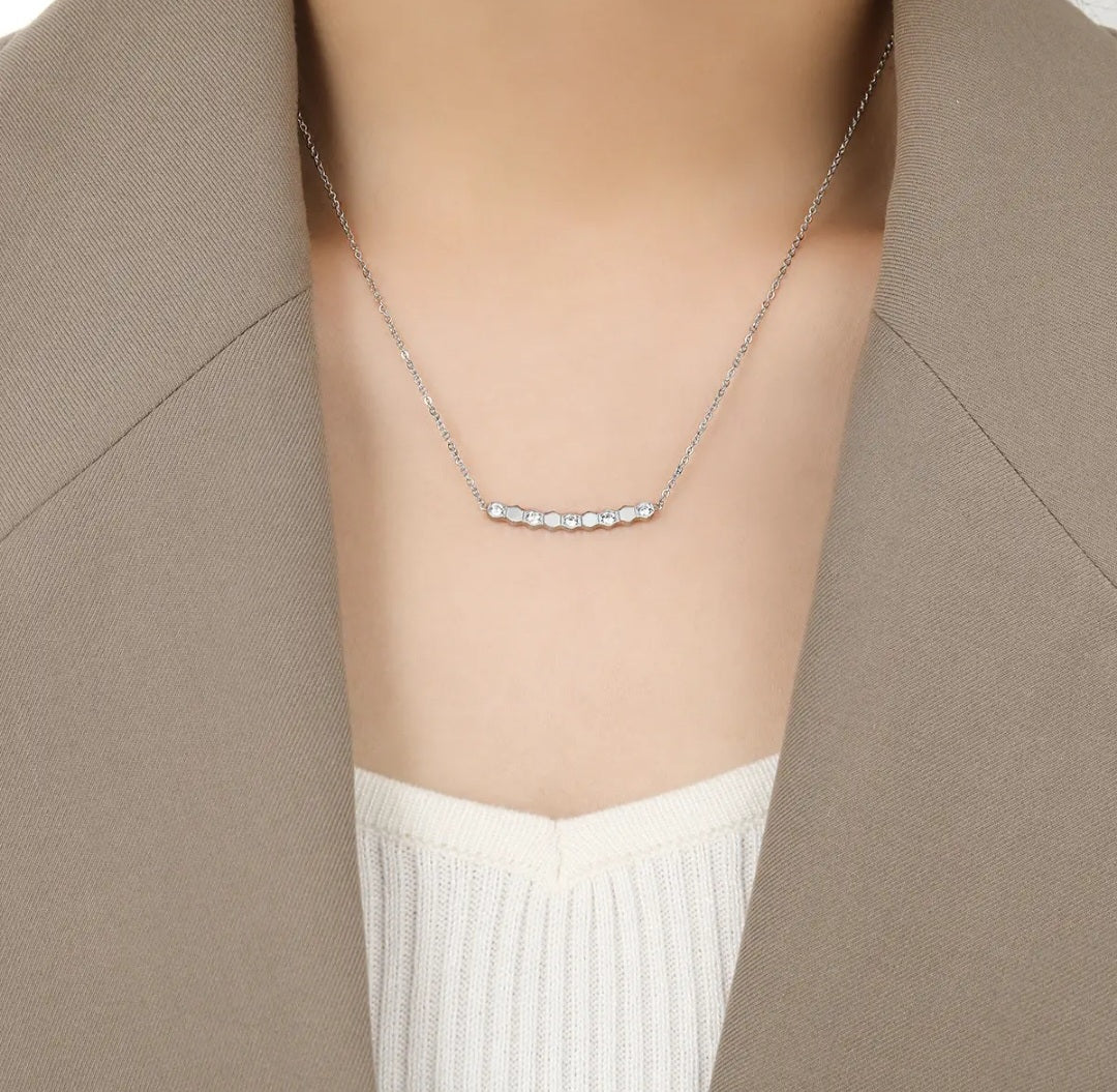 Stralend hexagon ketting met zircon