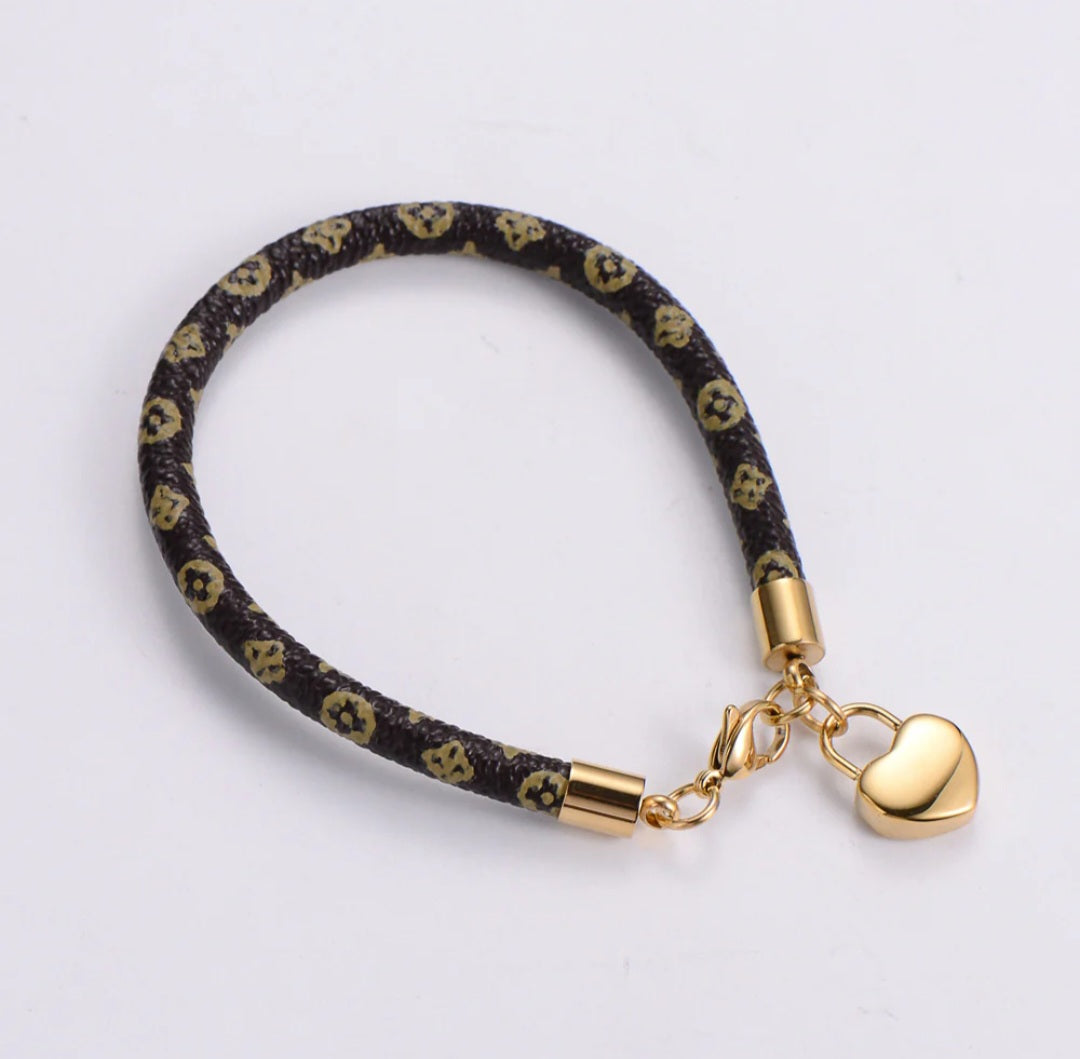 Modern leren armband met hartje
