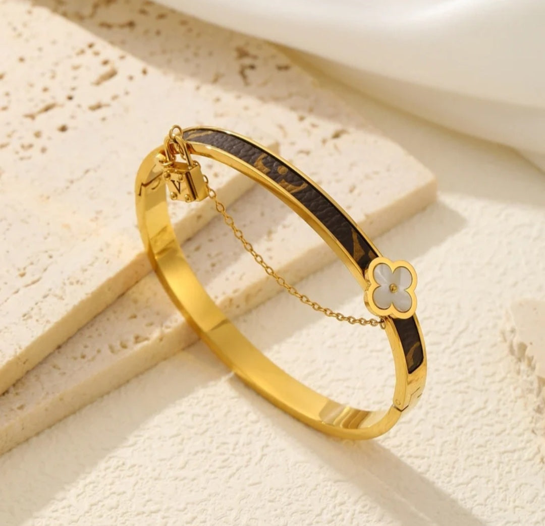 Elegant armband met klaver