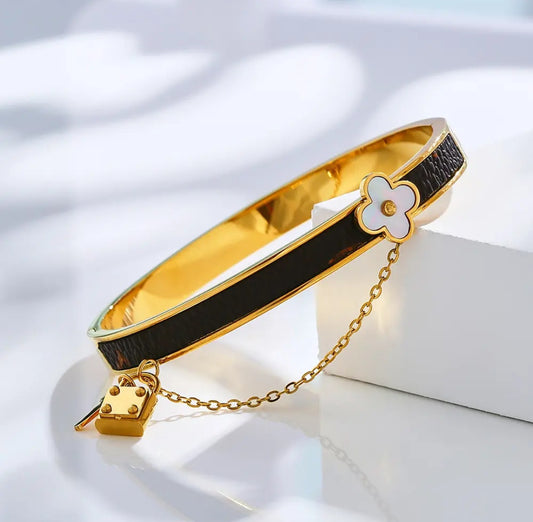 Elegant armband met klaver