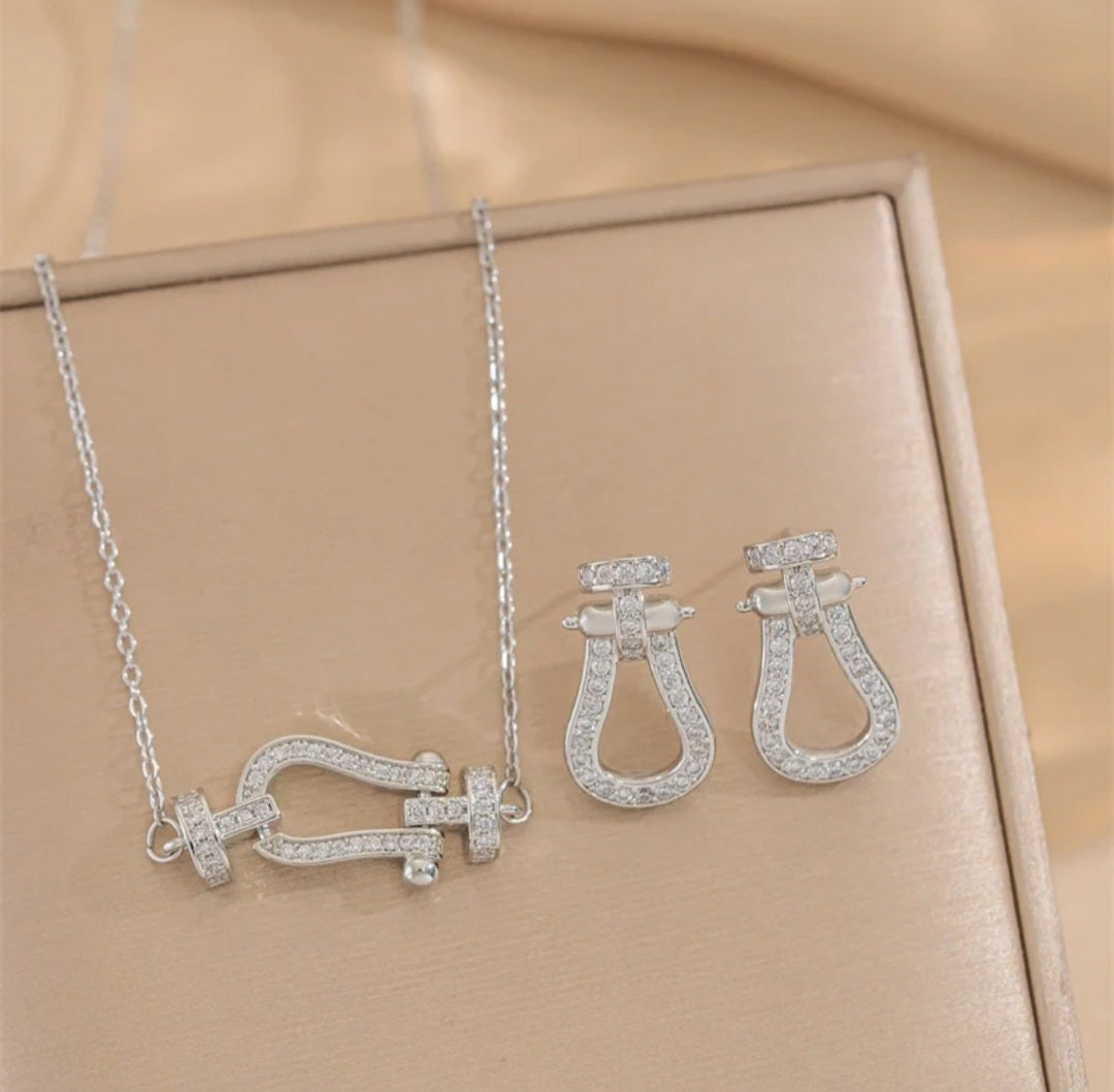 Elegant horseshoe stijl sieradenset