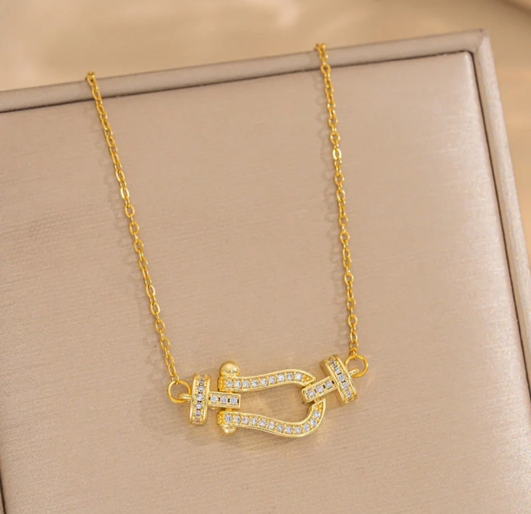 Elegant horseshoe stijl sieradenset