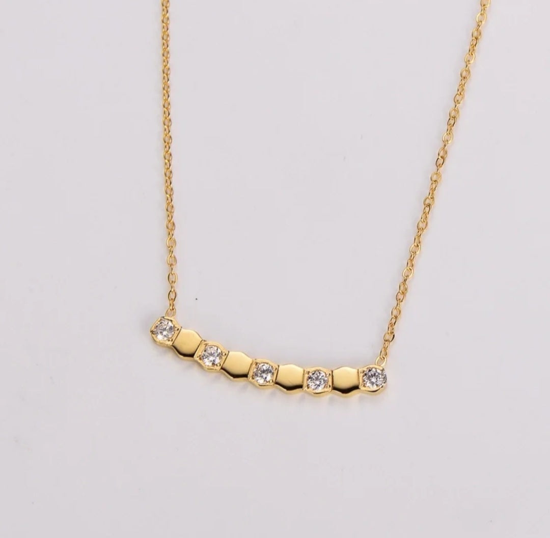 Stralend hexagon ketting met zircon