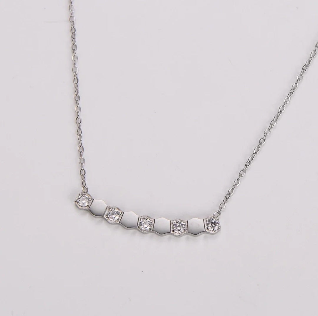 Stralend hexagon ketting met zircon