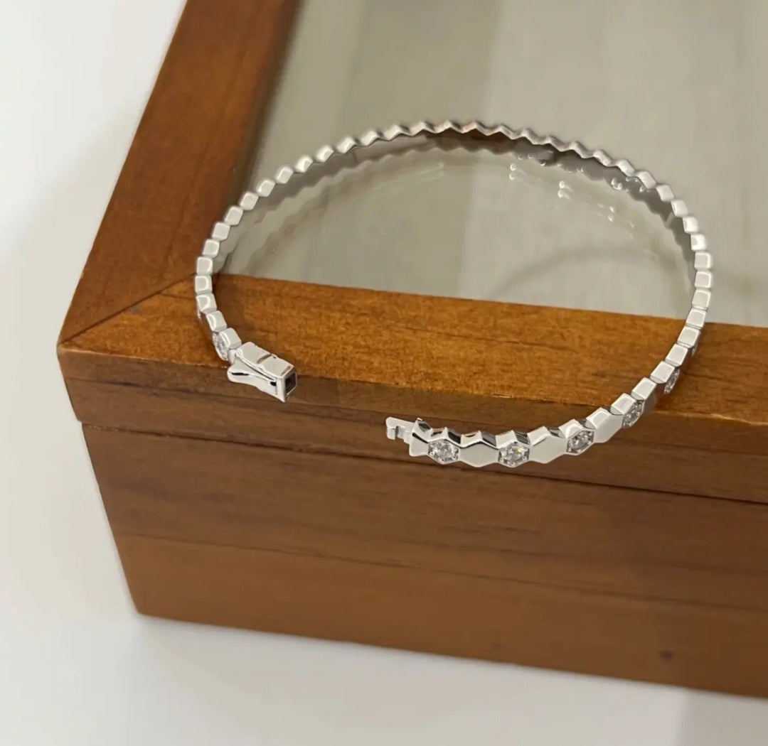 Stijlvol hexagon armband met zircon
