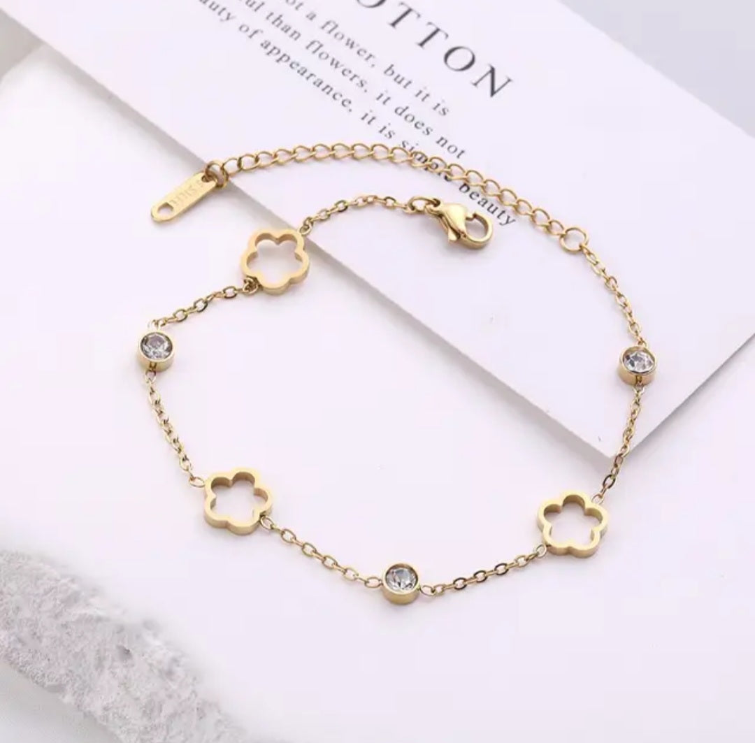 Modern klaver armband met steentjes