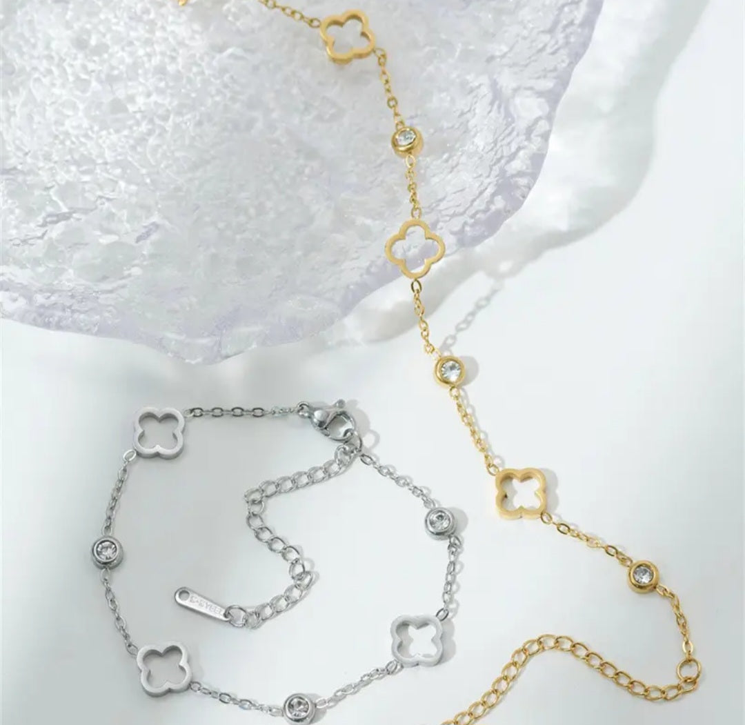 Modern klaver armband met steentjes